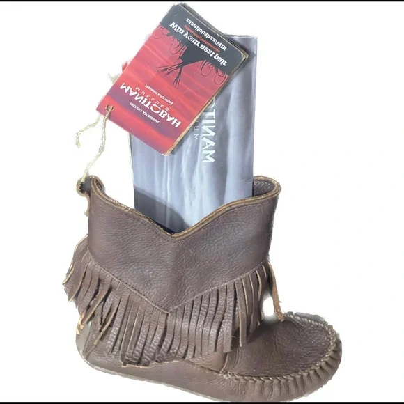 Manitobah Mukluks Full Grain Leather Fringed Boot worn once - Picture 7 of 9